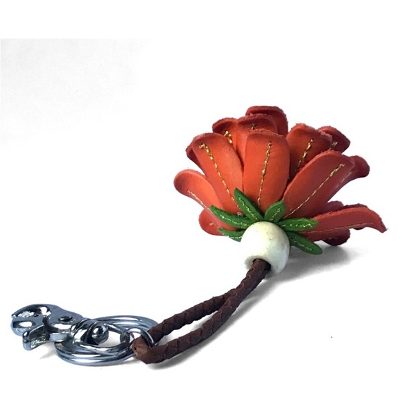 New! HANDMADE GENUINE LEATHER
DANGLE KEYRING KEYCHAIN ORANGE ROSE FLOWER - Picture 2 of 2